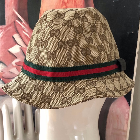 Gucci Other - Gucci bucket hat hat in GG Supreme canvas Size M.
